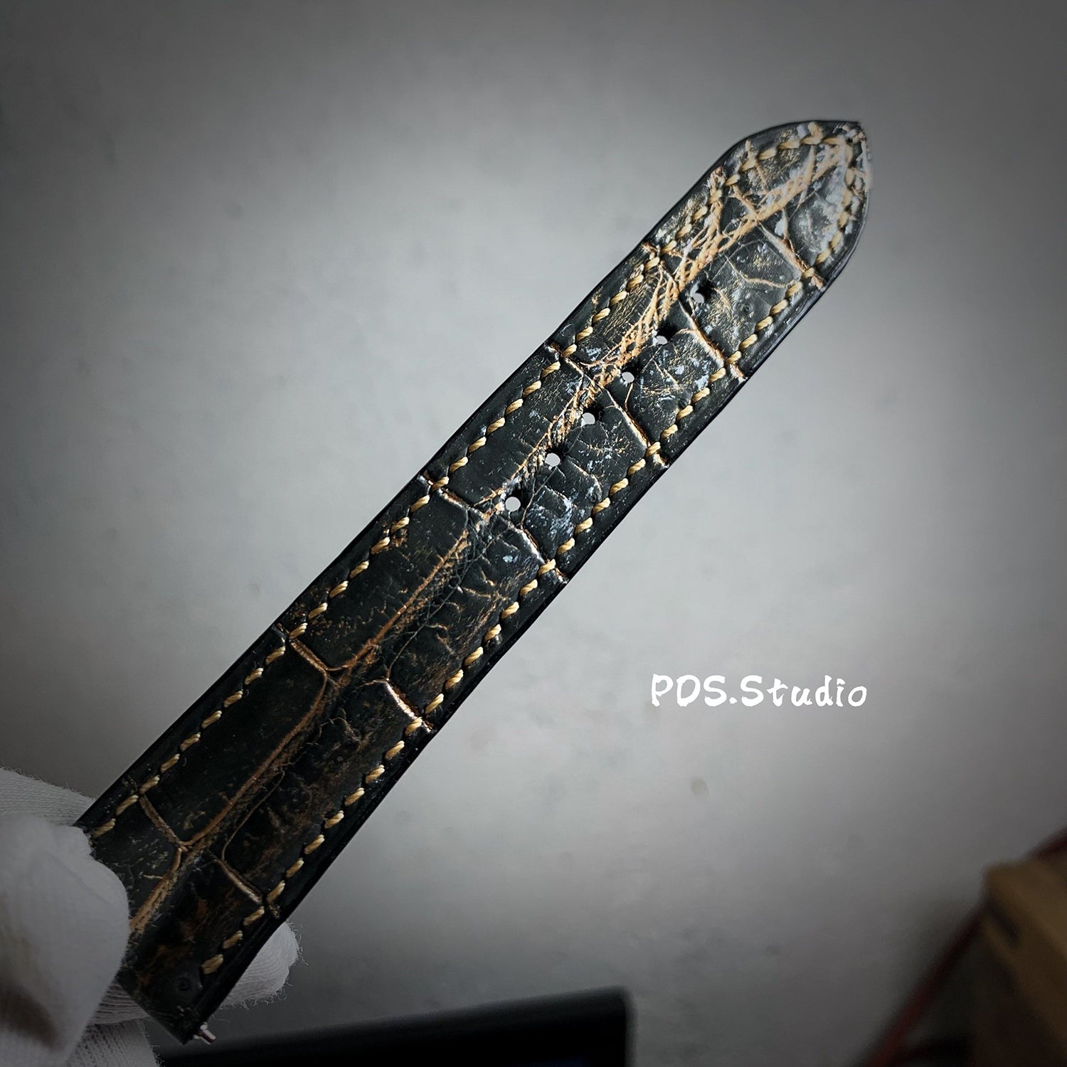 Handmade Custom American Retro Black & Gold American Alligator Leather Watch Strap - Frosted Texture, Sweat-Resistant, Soft, Pin Buckle