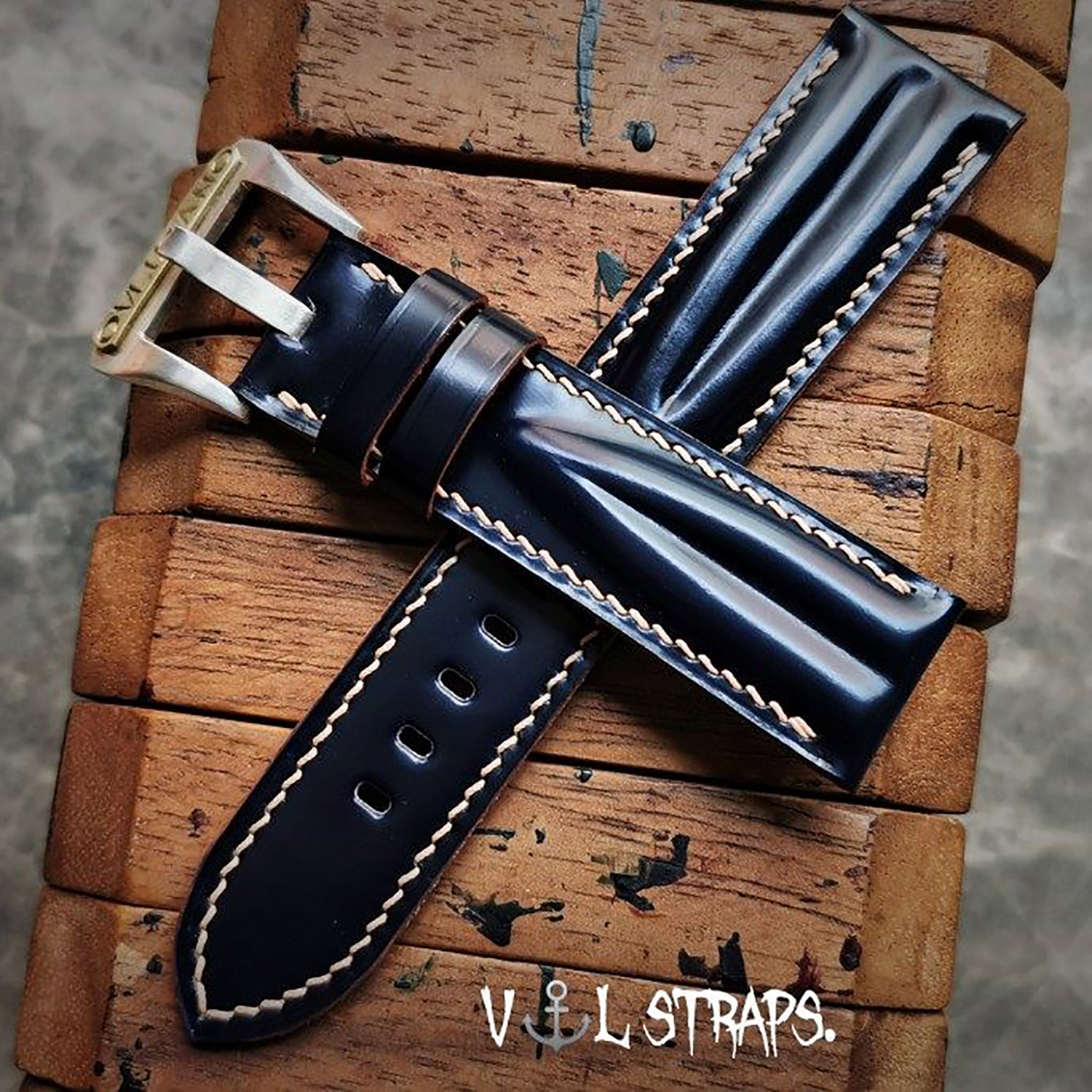Handcrafted Custom Watch Strap - Horsehide with Drum Effect & Double-Strand Sword Bone Design, Glossy Black & Brown, Soft & Comfortable, Minimalist Style