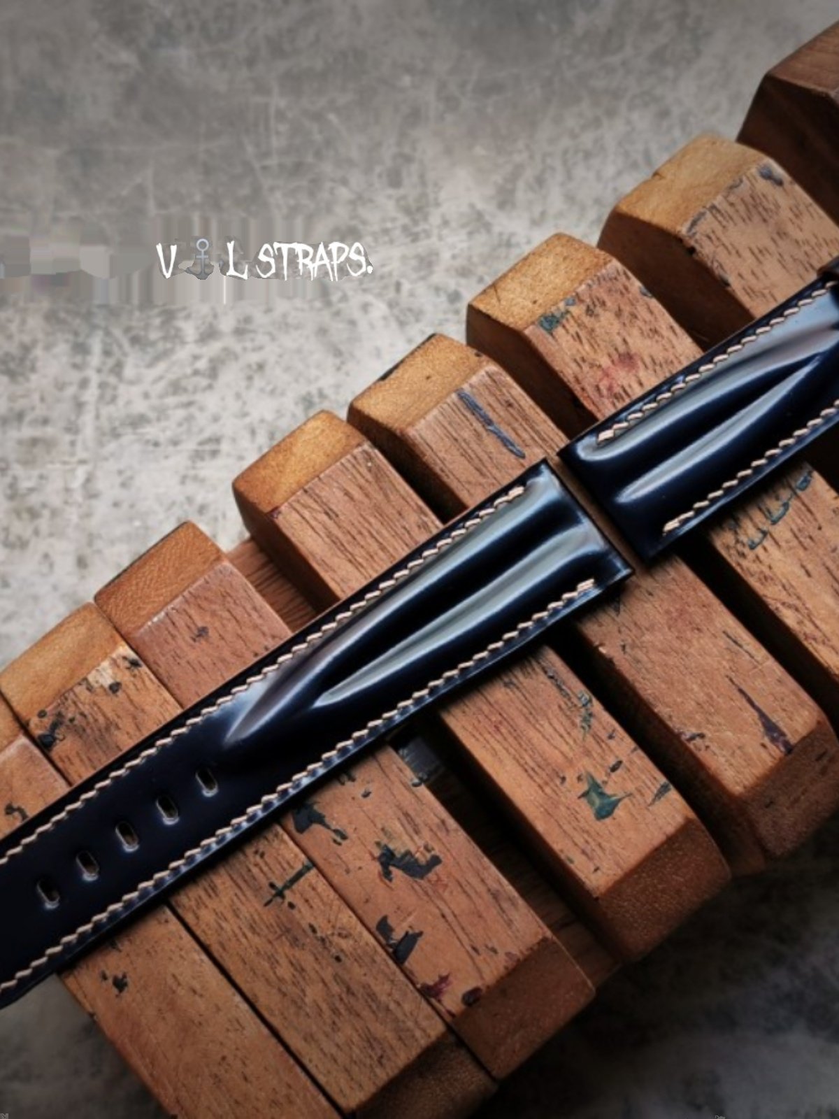 Handcrafted Custom Watch Strap - Horsehide with Drum Effect & Double-Strand Sword Bone Design, Glossy Black & Brown, Soft & Comfortable, Minimalist Style