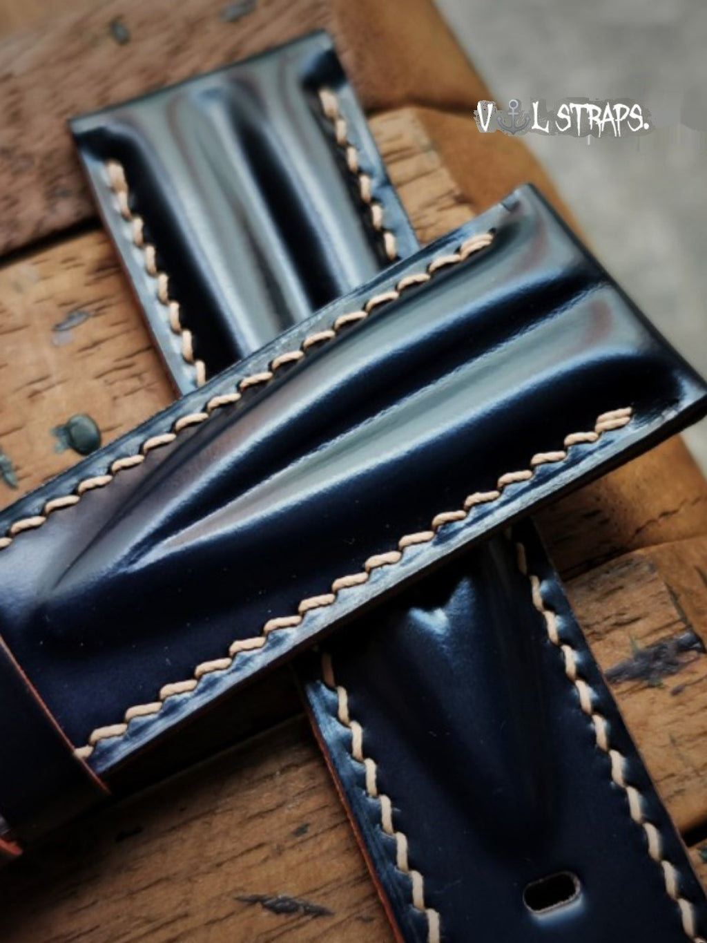 Handcrafted Custom Watch Strap - Horsehide with Drum Effect & Double-Strand Sword Bone Design, Glossy Black & Brown, Soft & Comfortable, Minimalist Style