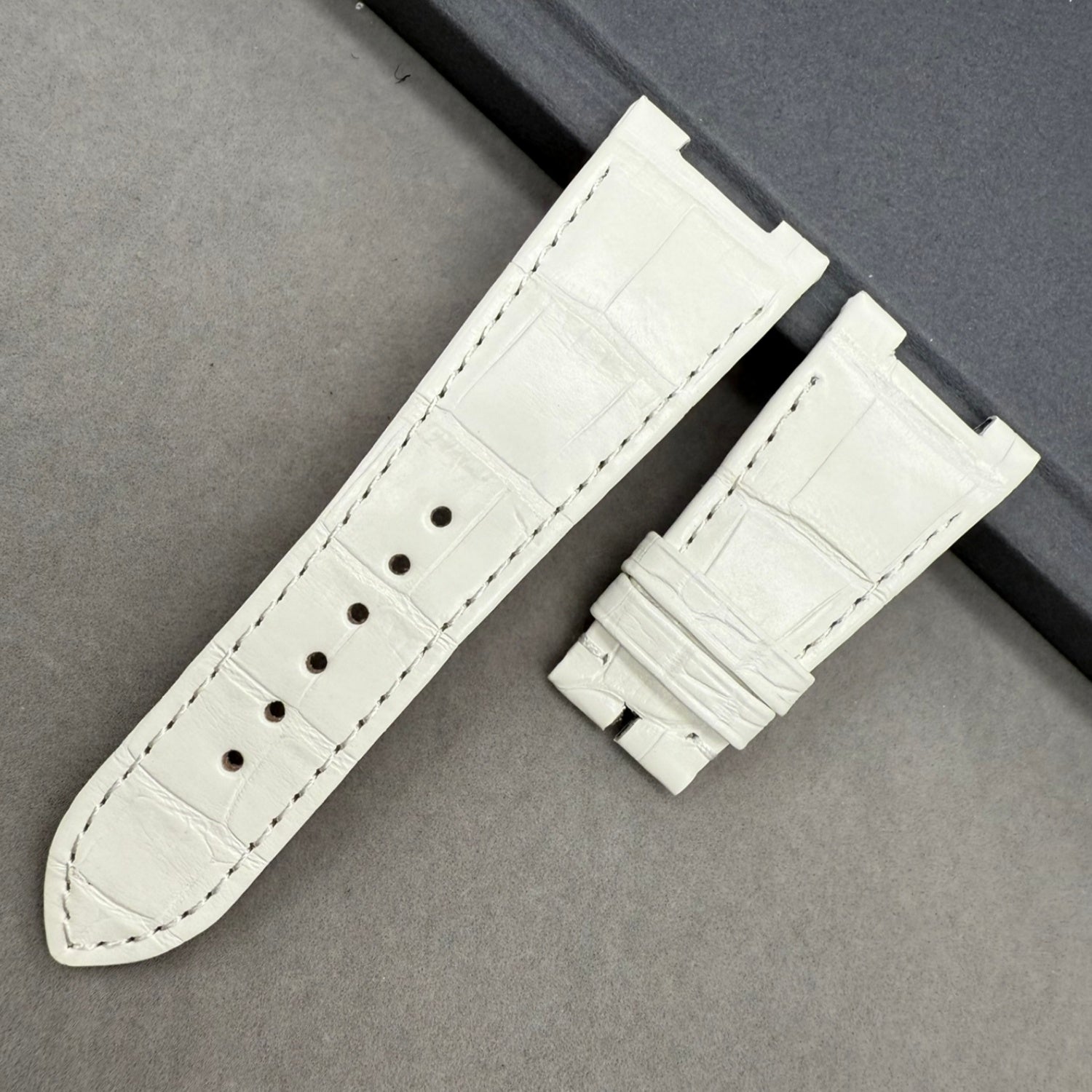 Custom Handmade White Alligator Leather Watch Strap for Patek Philippe Sports Elegance Series 5711/5712