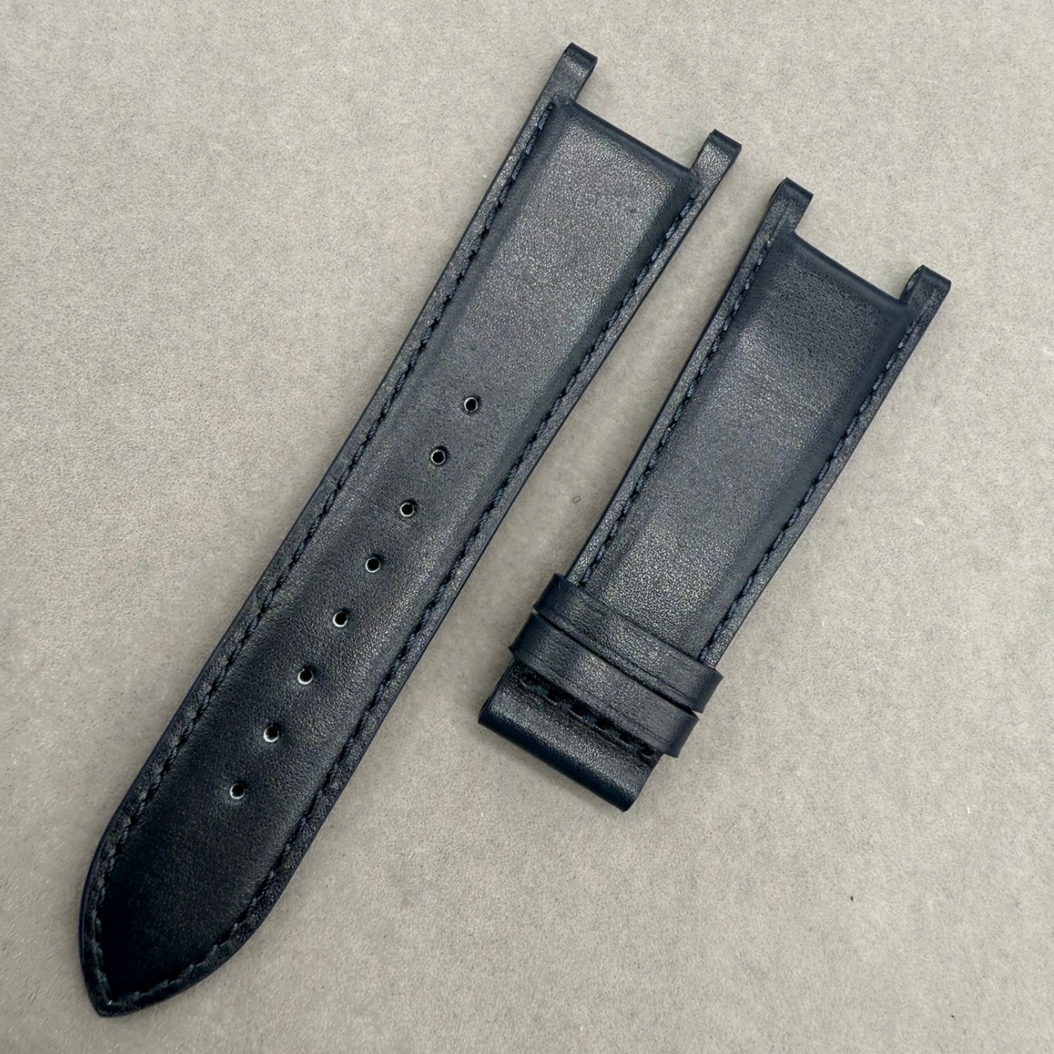 Handcrafted for Versace's models, this strap is made of high-quality Cowhide leather with a smooth texture