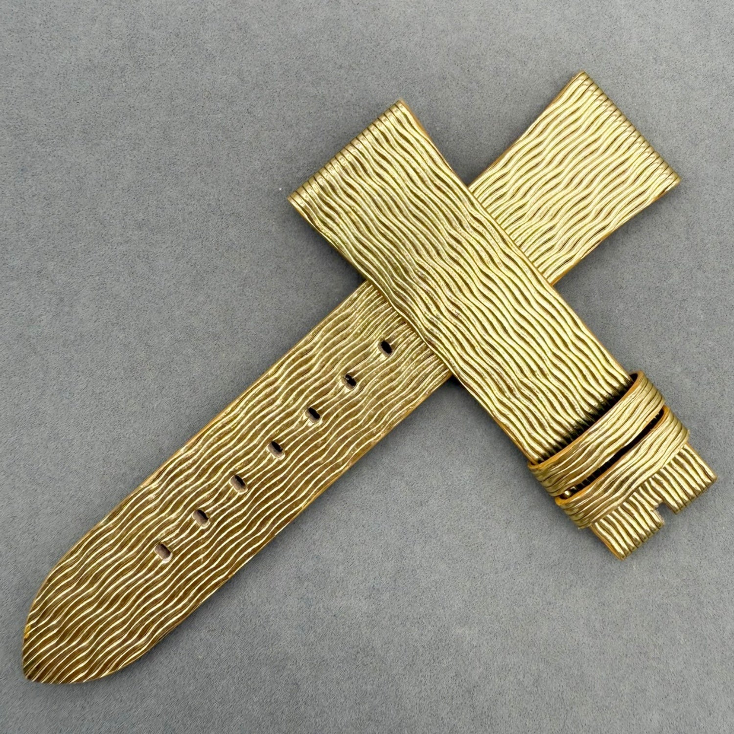 Handcrafted Custom Cowhide Watch Strap for Rolex Daytona Series - Gold Streamlined Design