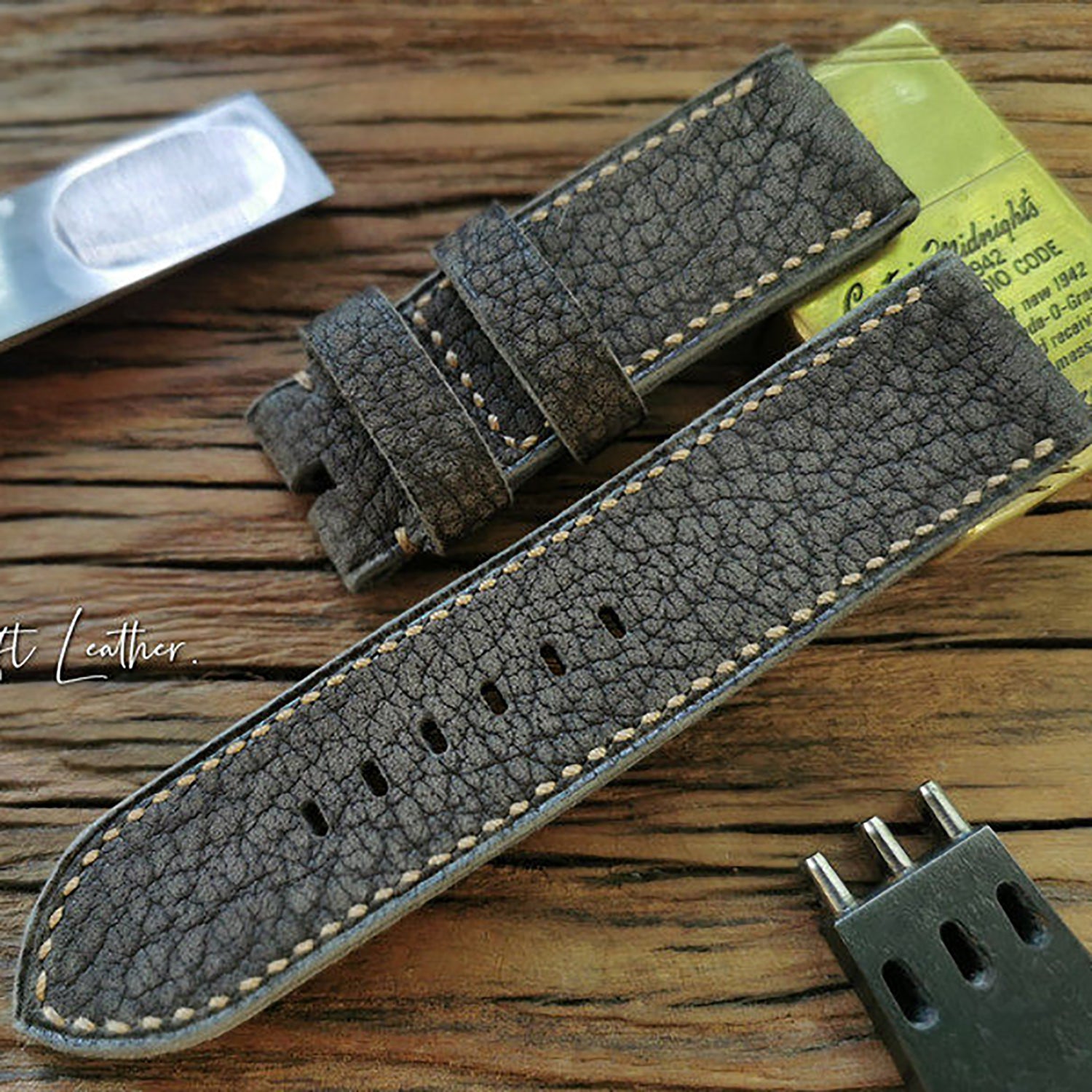 Handmade Vintage Wild Cowhide Leather Watch Strap - Retro Grain, American Rugged Style, Matte Finish, Distressed Look, Soft & Comfortable, Brown Pin Buckle