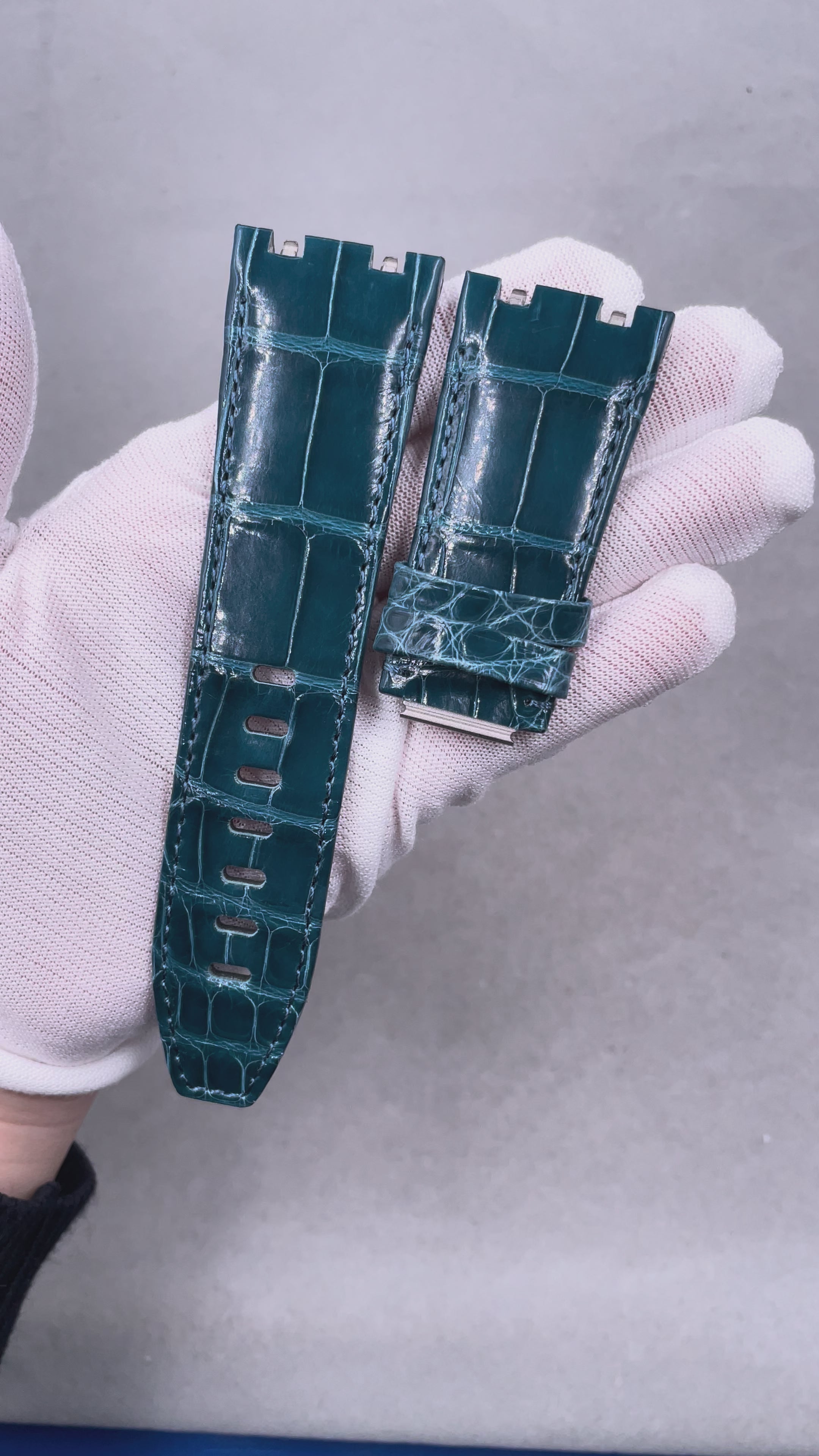 Compatible with Audemars Piguet 26420, Dark Grey Crocodile Leather Watch Strap